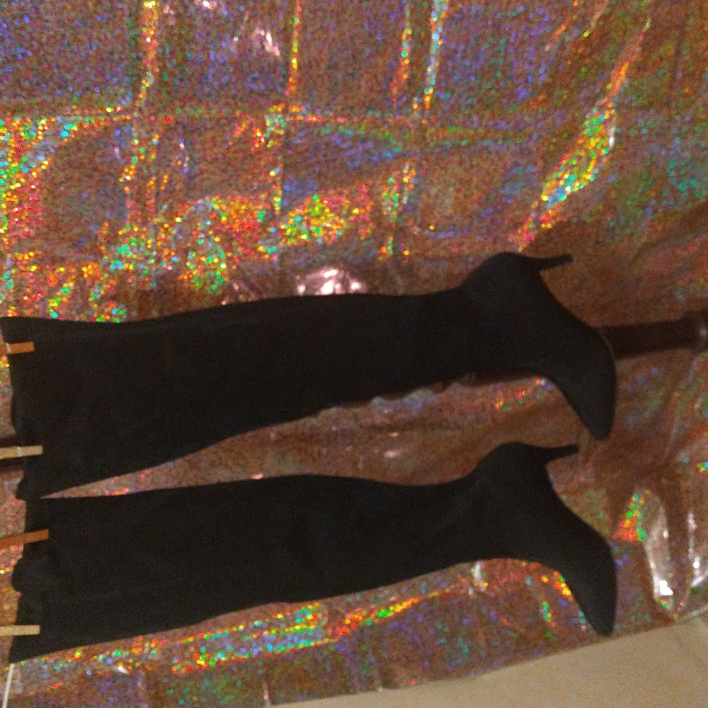 Black thigh high woman's boot's